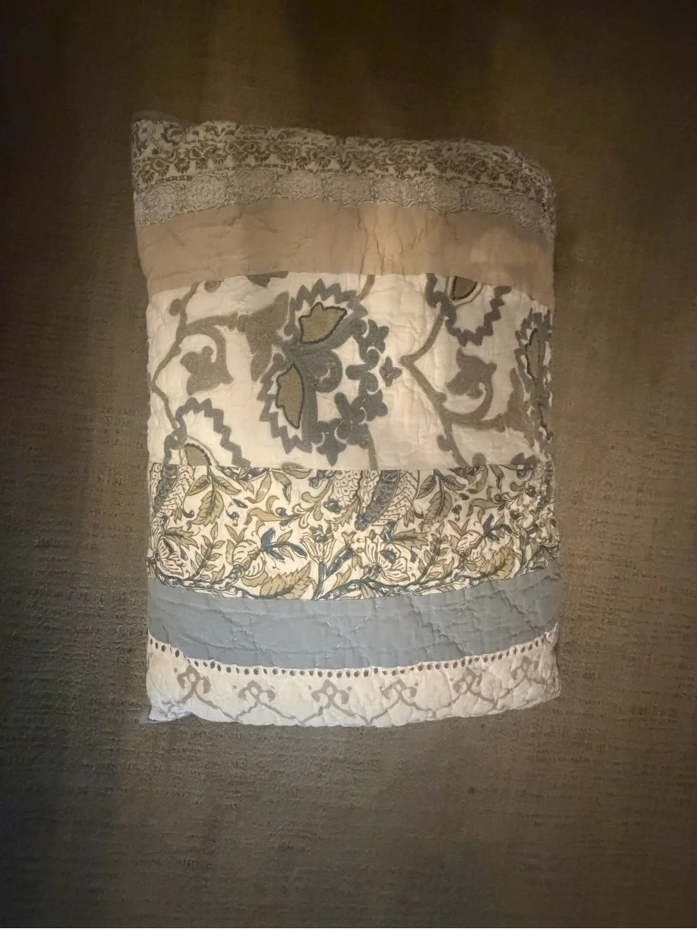 Classic Floral Quilted Bedspread in Cream and Gray - Unbranded